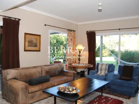 Casa 5 ambientes con 2 baños