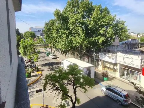 Oficina 2 ambientes con 1 baño