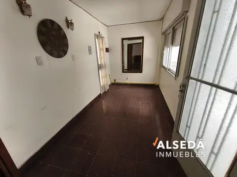Casa 3 ambientes con 2 baños