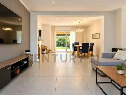 Venta casa 3 ambientes con parque y pileta, Barrio Montecarlo, Pilar