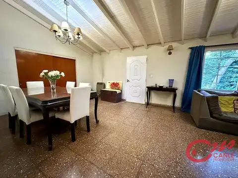 Casa 5 ambientes con 2 baños