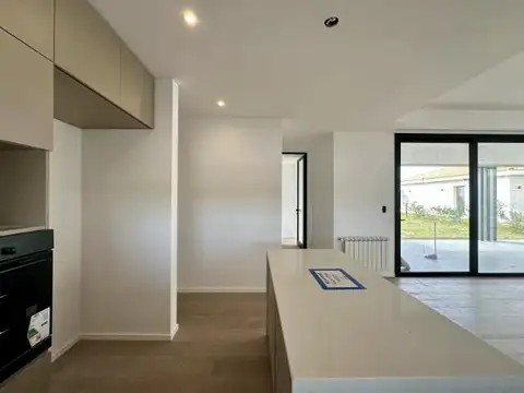 Casa 6 ambientes con 3 baños