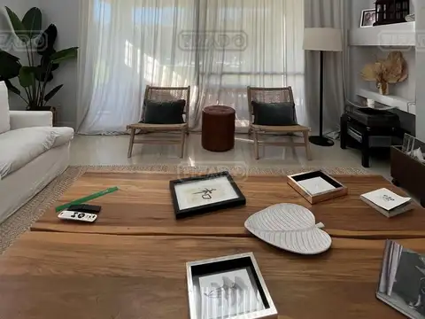 Casa 8 ambientes con 7 baños