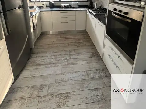 Casa 11 ambientes con 4 baños