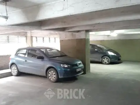 COCHERA FIJA CUBIERTA 16 M2 EN AGUERO AL 2000 - RECOLETA