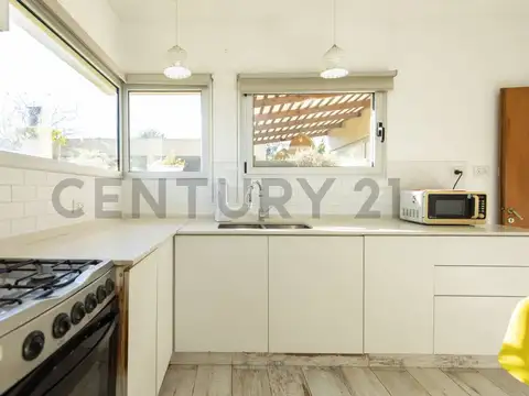 Casa en Venta con 4 cocheras