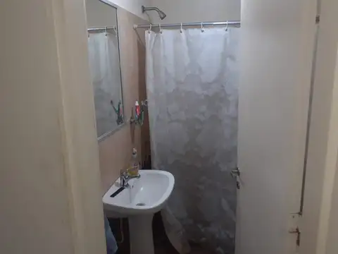 Departamento de 1 dormitorio con balcón al frente y Terraza Exclusiva con parrillero. Zona Medi...