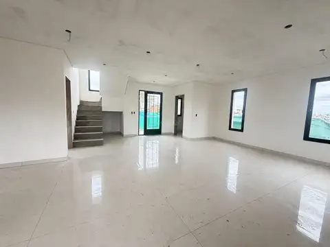 Casa 5 ambientes con 2 baños