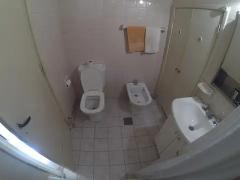 REGIA CASA UBICACIÓN A 100 METROS DEL SUBTE 3 AMBIENTES AL FRENTE CON PATIO MUY BUENO