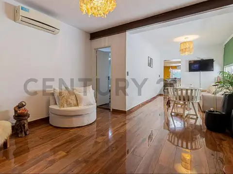 Casa 7 ambientes con 2 baños