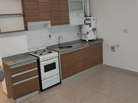 EXCELENTE Y AMPLIO MONOAMBIENTE CON BALCON Y COCHERA