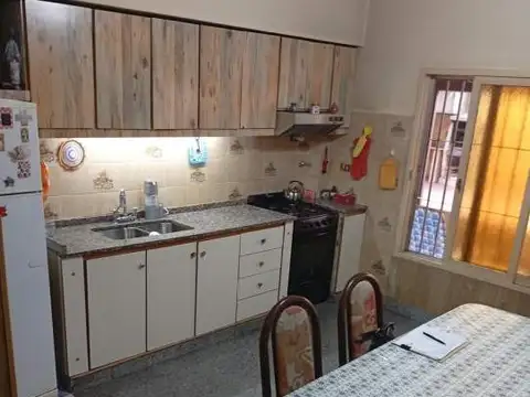 Casa 5 ambientes con 3 baños