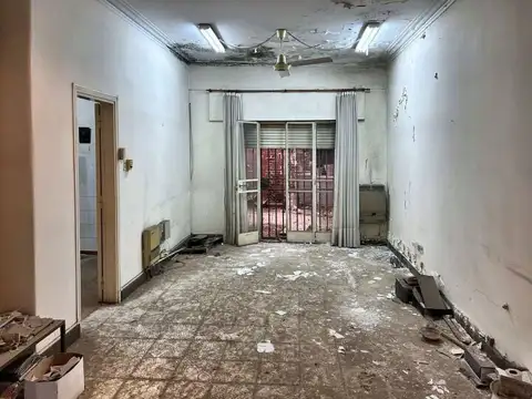 Casa 6 ambientes con 2 baños