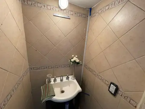 Venta Impecable Oficina con Cochera fija y Toilette Propio en Centro