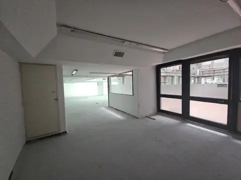 Venta Impecable Oficina con Cochera fija y Toilette Propio en Centro
