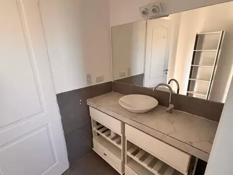 Casa en Alquiler con 5 cocheras