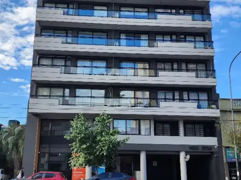 2 ambientes súper luminoso, con amenities. Muy buen estado