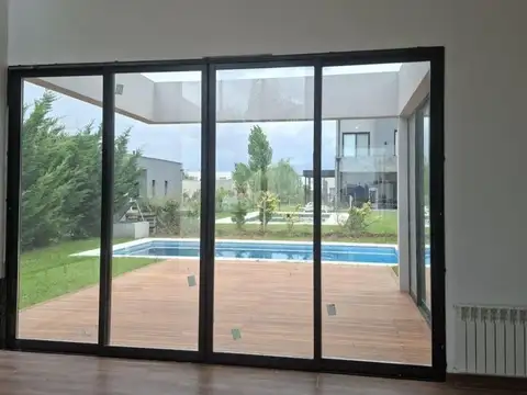 Venta de casa en lagos de Canning