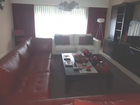 Casa en Venta con 9 cocheras
