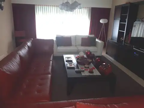 Casa en Venta con 9 cocheras