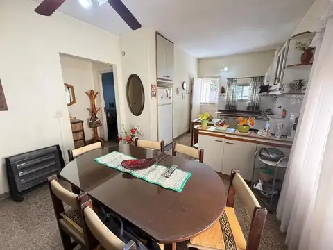 Casa 3 ambientes sobre lote 10 x 30 mts