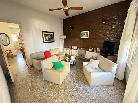 Casa en Venta con 3 cocheras