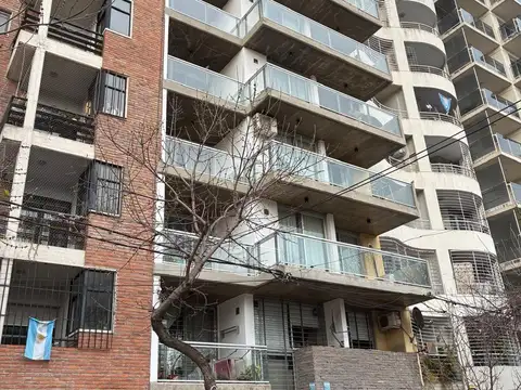 HERMOSO DEPARTAMENTO DE 1 DORMITORIO AL FRENTE DOS BALCONES. FACULTADES