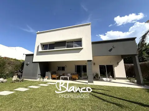 Casa en Venta en Haras Santa Maria, USD 390.000
