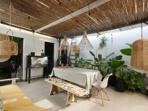 Casa 5 ambientes con 2 baños