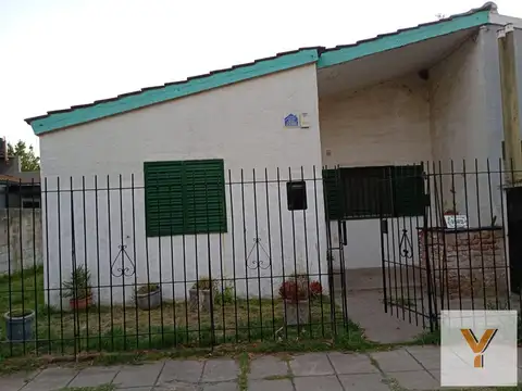 Casa en venta - 4 Dormitorios 1 Baño - Necochea