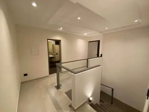Casa 6 ambientes con 3 baños