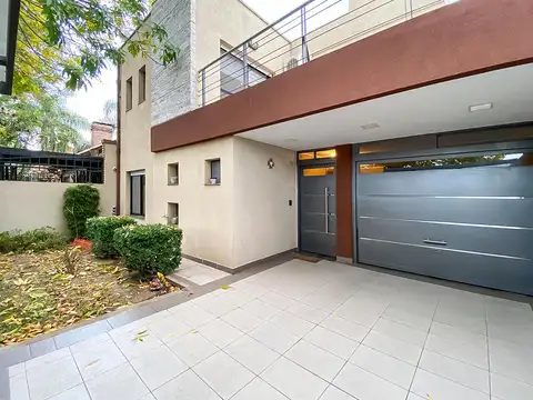 Casa en Venta en Granadero Baigorria, USD 250.000