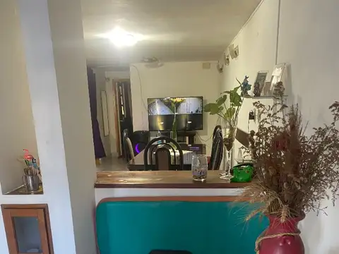 Casa 10 ambientes con 2 baños