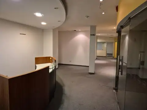 Oficina en excelente ubicación con seguridad - Microcentro