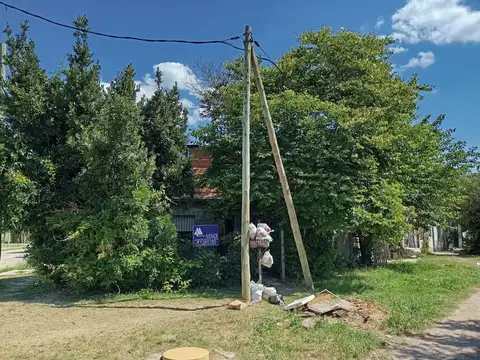 Casa de dos plantas a refaccionar en Merlo