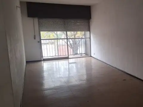 Blomberg 25'00 , Piso 2