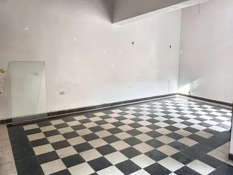 Casona en alquiler comercial en Güemes: 150 m², 5 ambientes y terraza