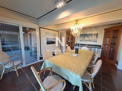 Casa 5 ambientes con 4 baños