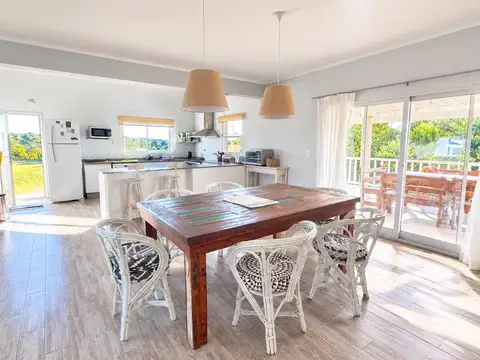 Casa en Venta con 4 cocheras