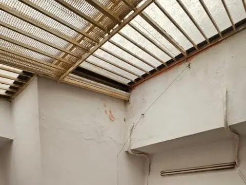 VENTA TIPO CASA 4 AMBIENTES QUINCHO TERRAZA FLORESTA
