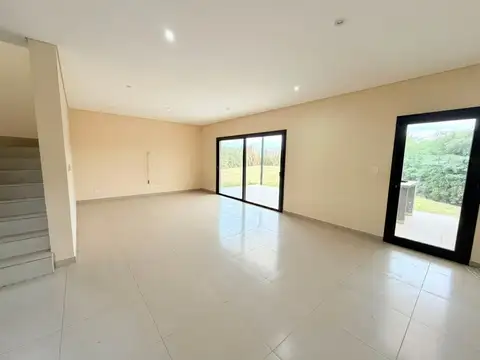 CASA EN VENTA 4 AMB - Pilar del Este - San Ramiro