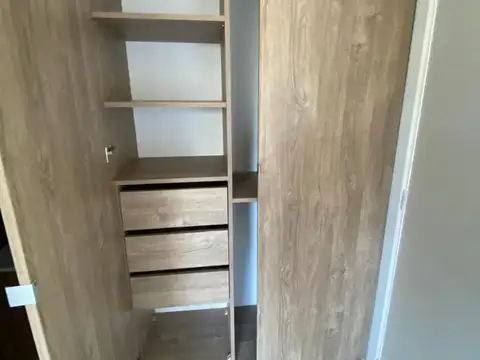 Lincoln 4000, Piso 2