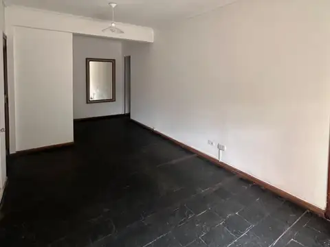 Simon de Iriondo 1100, Piso 1