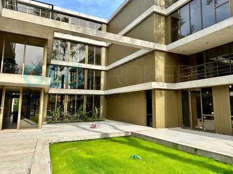 HERMOSA OFICINA LELOIR PLAZA GREEN HALL