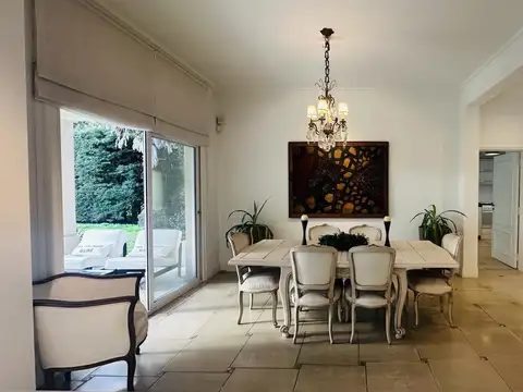 Casa 5 Ambientes con piscina - Barrio la Pradera