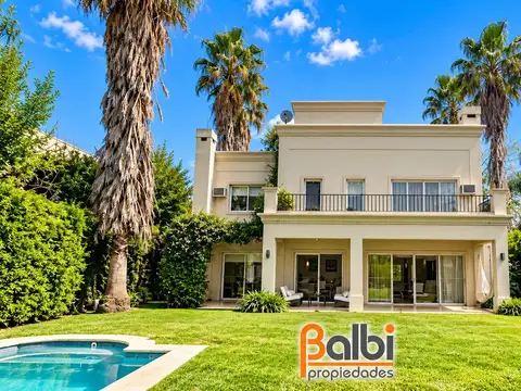 Casa 5 Ambientes con piscina - Barrio la Pradera