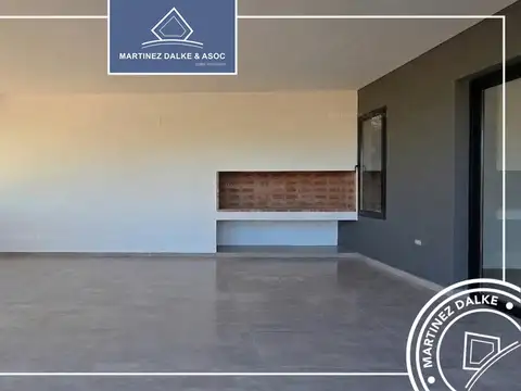 Casa 4 ambientes con 3 baños