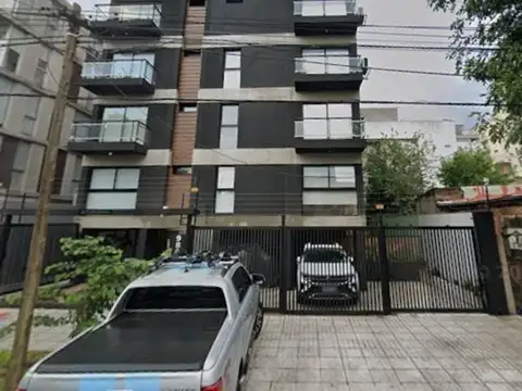 EXCELENTE DEPARTAMENTO 3 AMB en PB, PATIO PRIVADO Y COCHERA