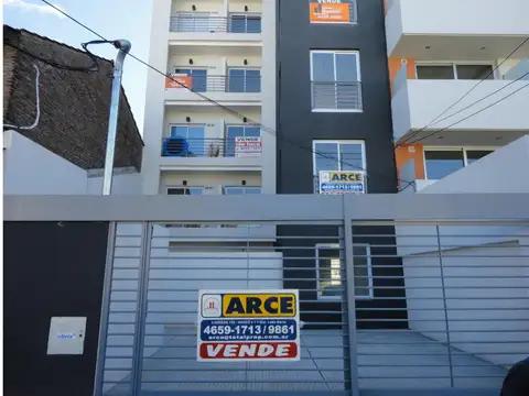 DEPARTAMENTO  EN VENTA EN HAEDO PB CON PATIO