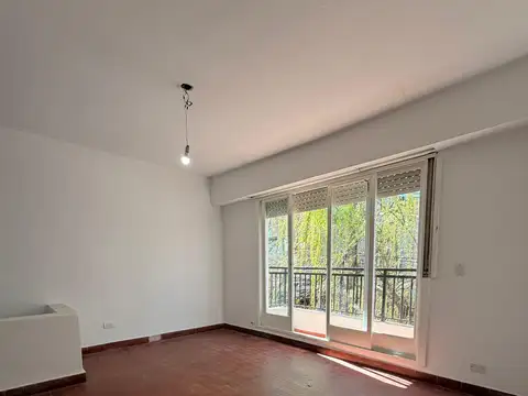 Buenos Aires 500, Piso 1